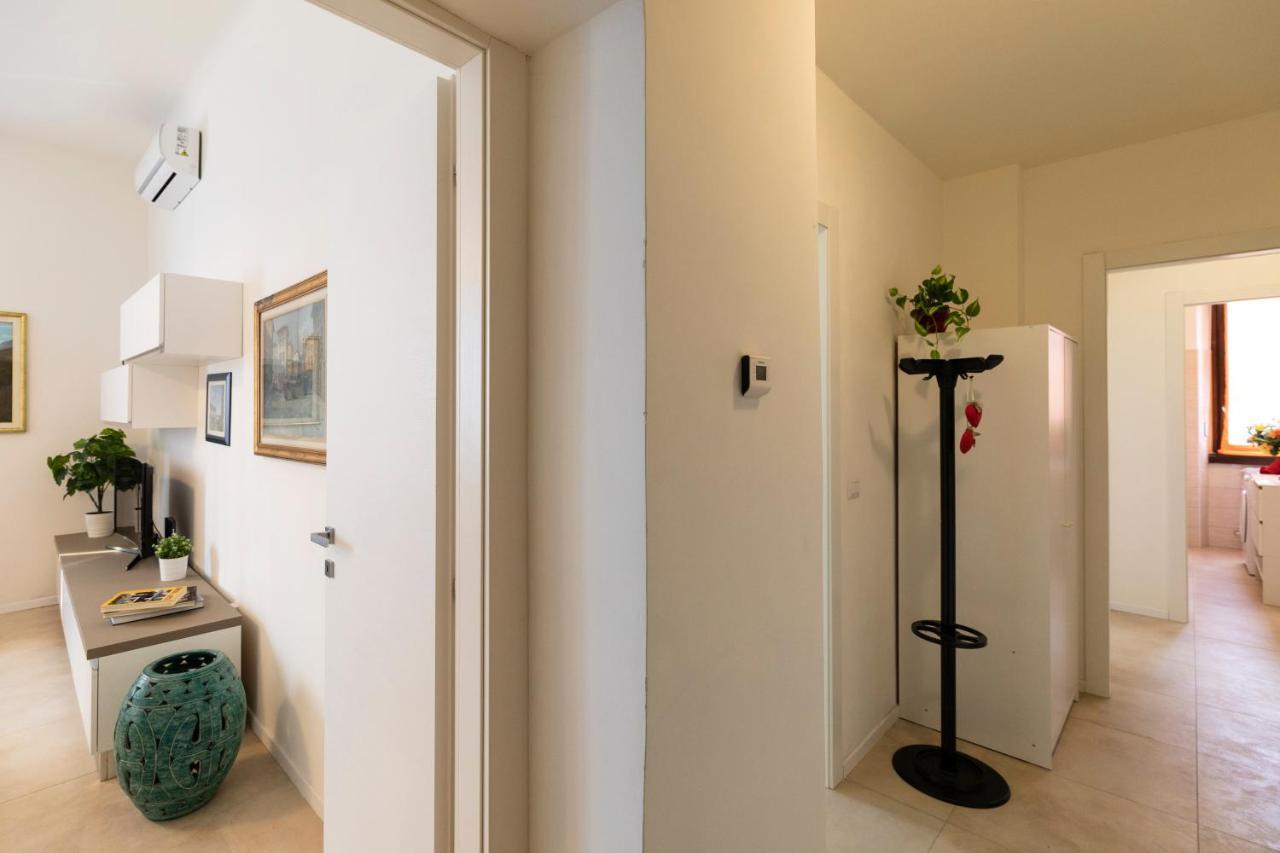 Bicocca Home - 2 Bedrooms ミラノ エクステリア 写真