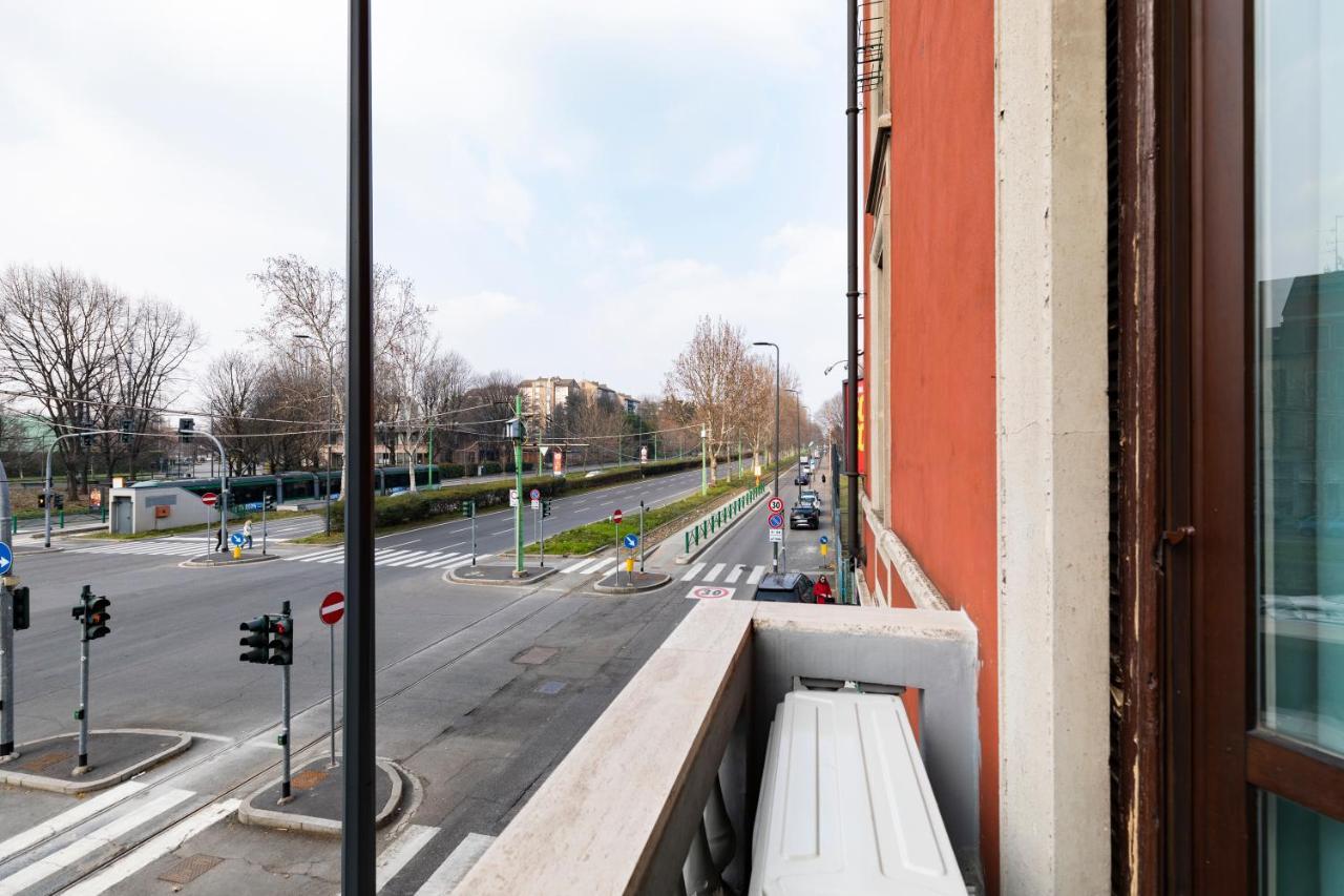 Bicocca Home - 2 Bedrooms ミラノ エクステリア 写真