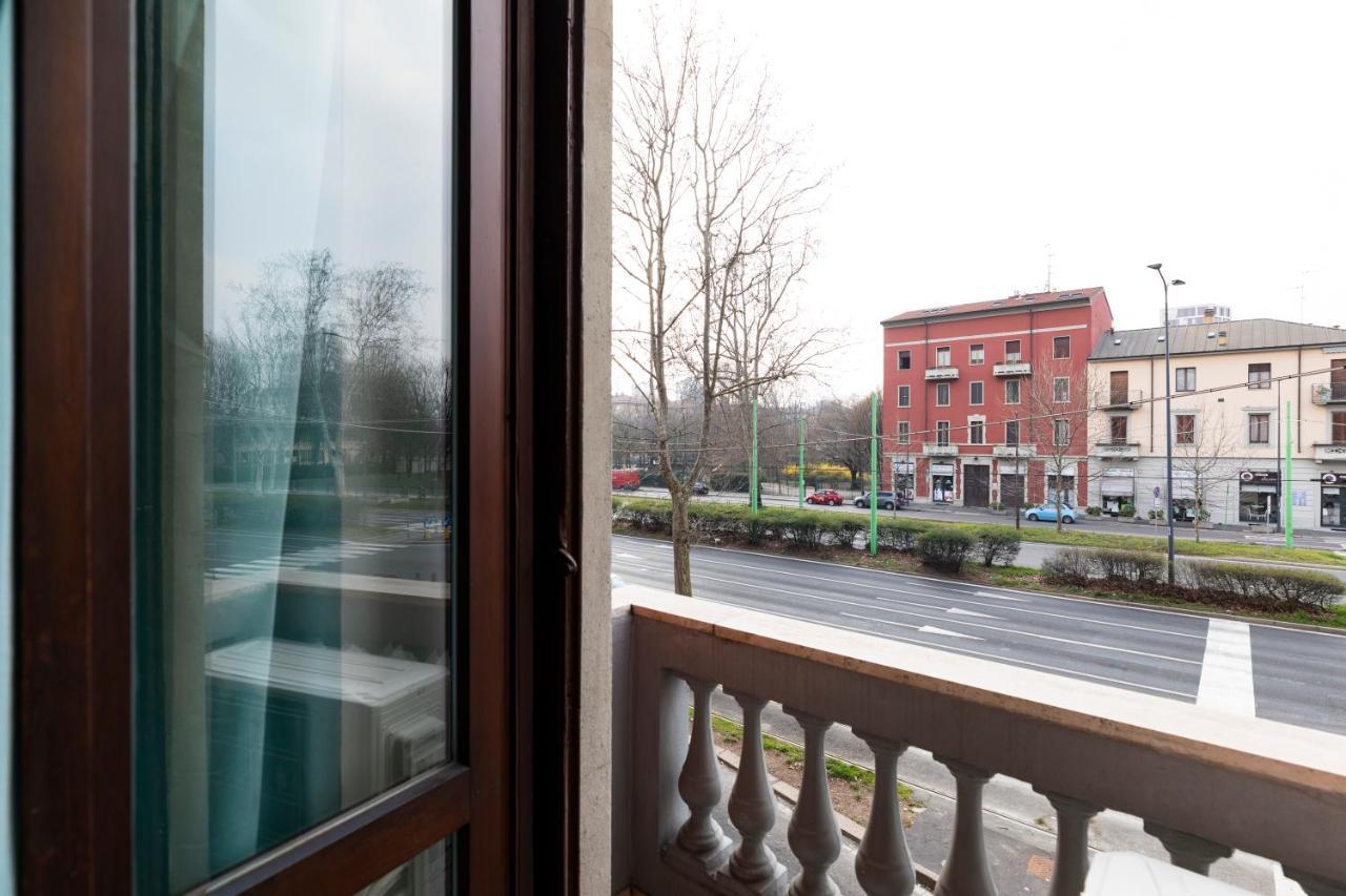 Bicocca Home - 2 Bedrooms ミラノ エクステリア 写真