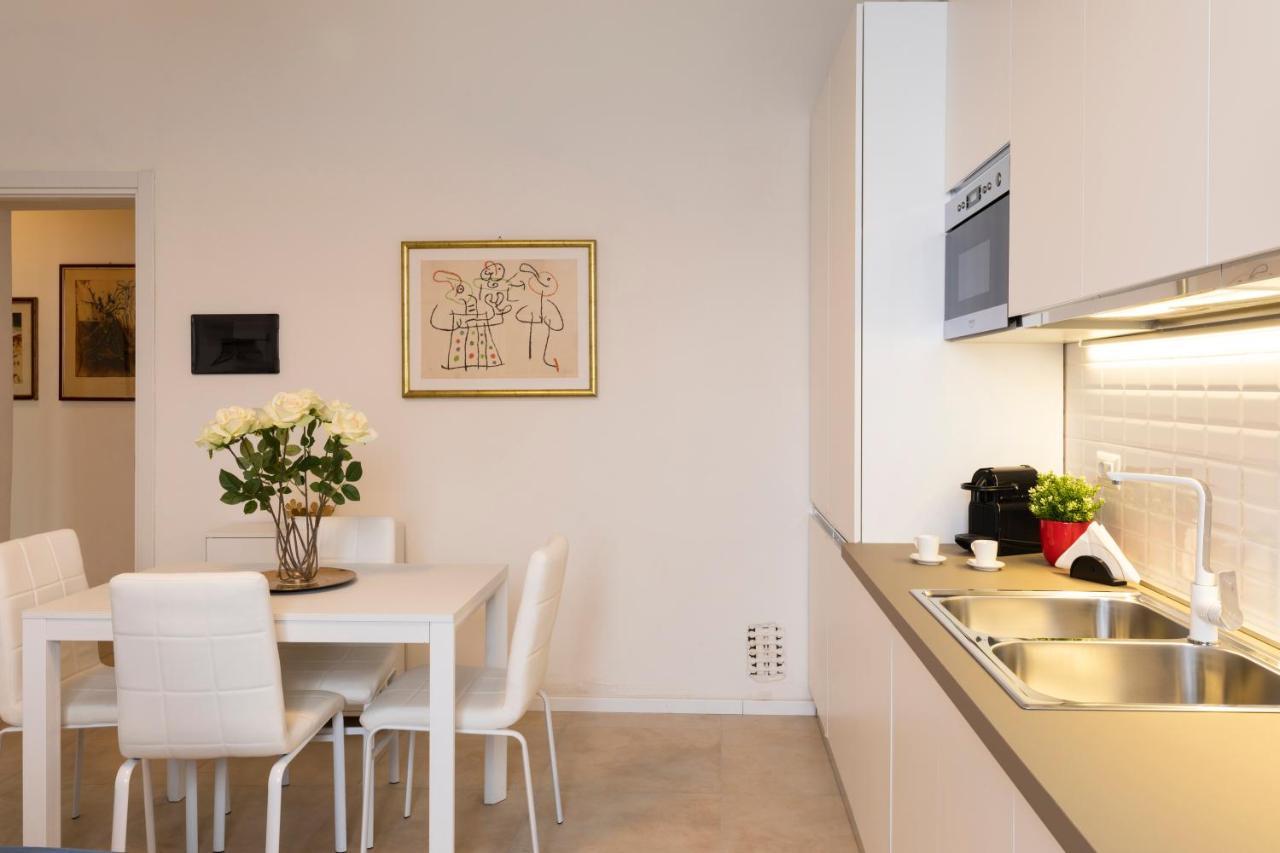 Bicocca Home - 2 Bedrooms ミラノ エクステリア 写真